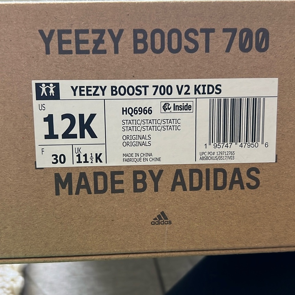 Kids Yeezy - Size 12 - Boost 700 V2 Kids Static